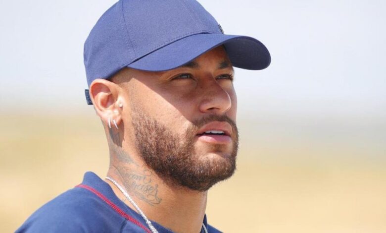 Neymar deja en 'shock' a todo el mundo al posar con esta famosísima cantante