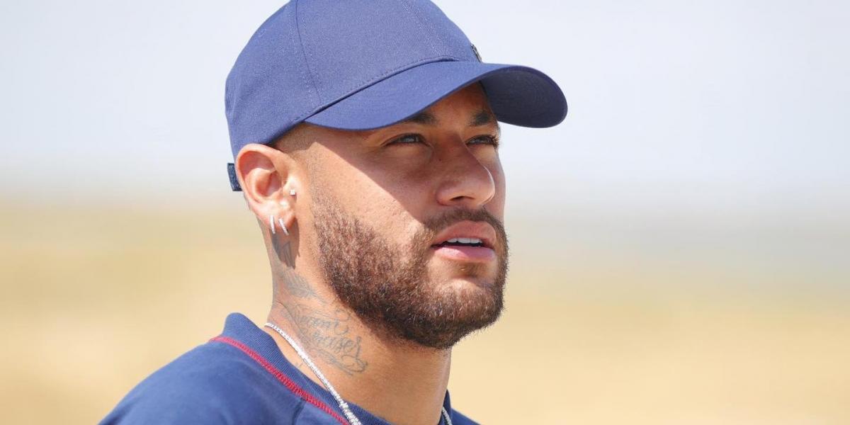 Neymar deja en 'shock' a todo el mundo al posar con esta famosísima cantante