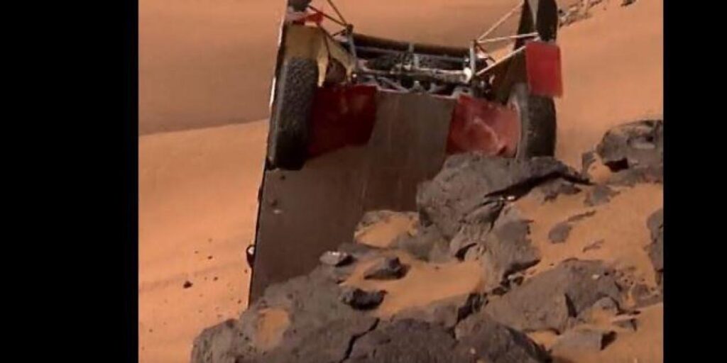 No era buena idea: Accidente, vuelco y se queda con la puerta en sus manos