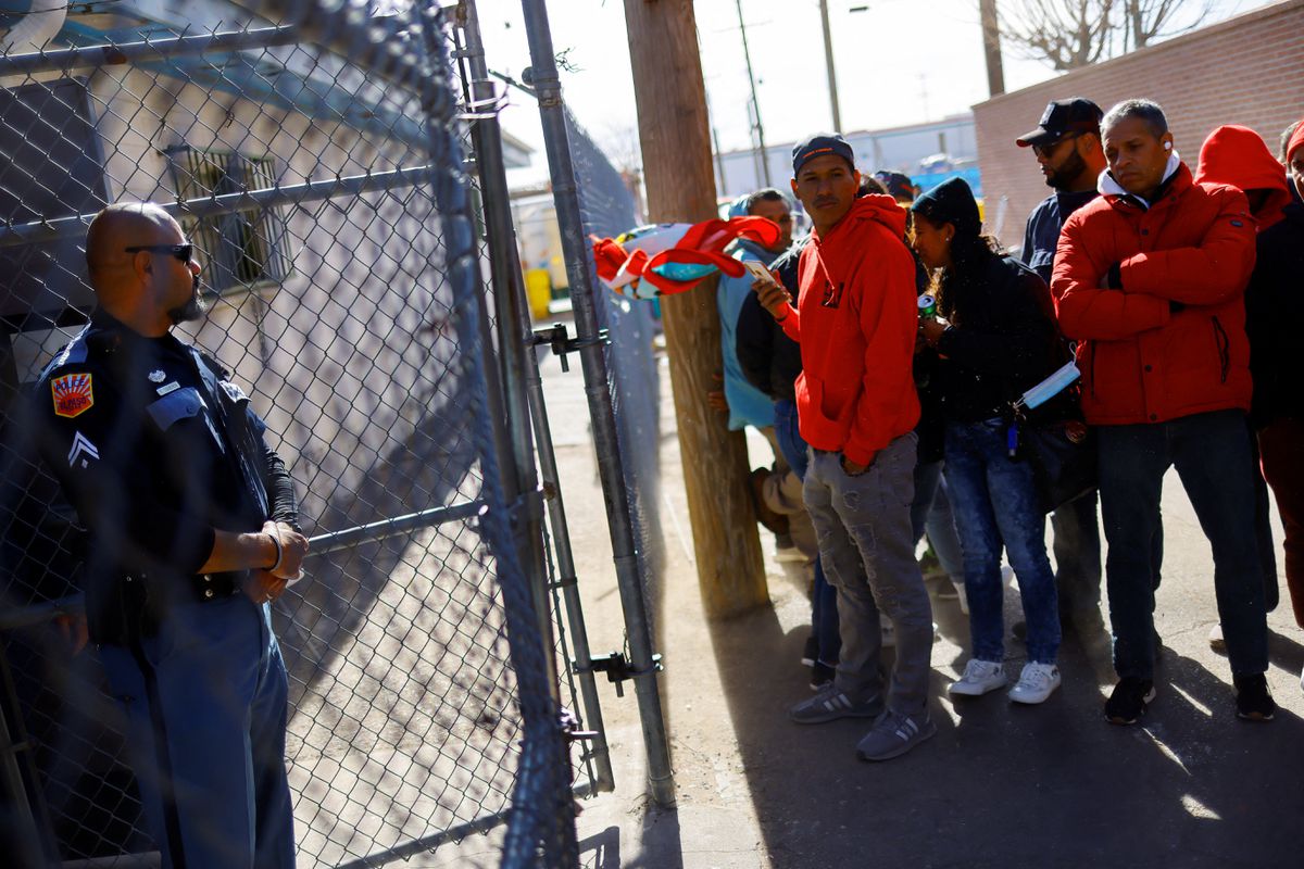 Nueva York le cierra las puertas a los migrantes