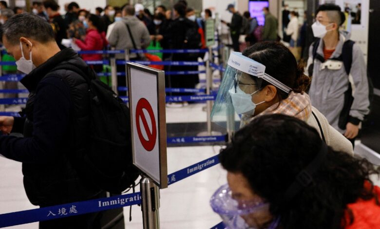 OMS respalda uso mascarillas en vuelos largos ante variante ómicron