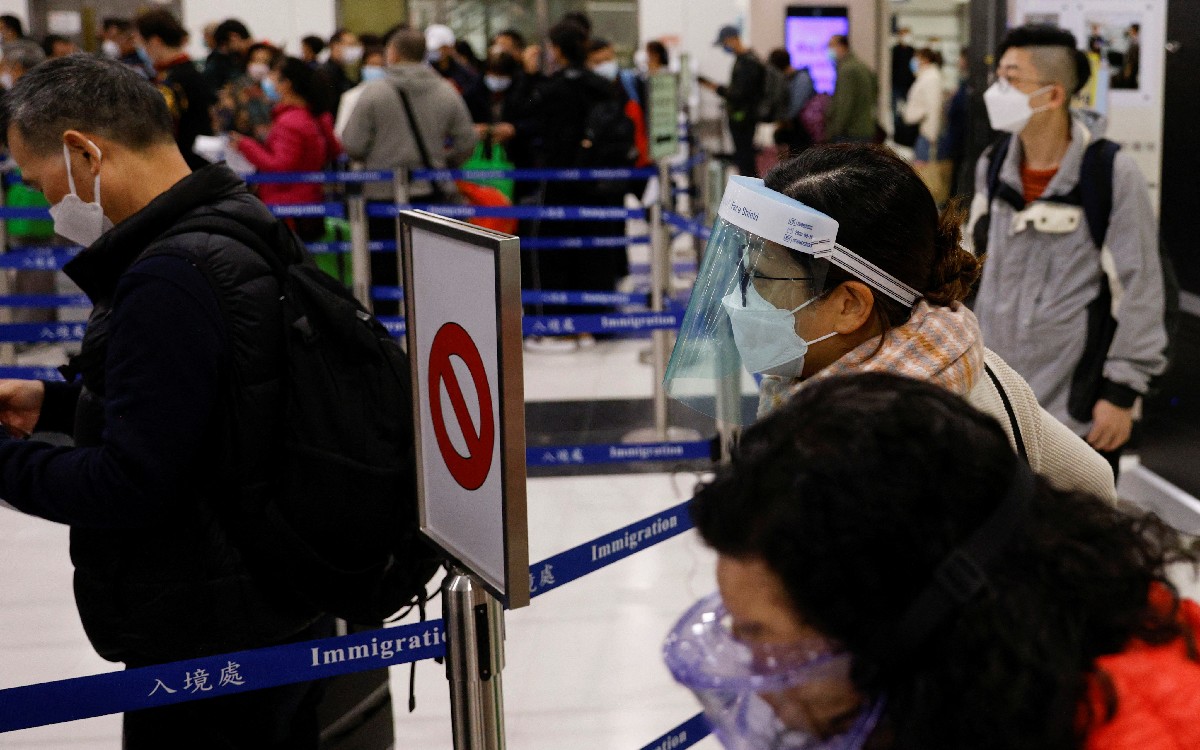 OMS respalda uso mascarillas en vuelos largos ante variante ómicron