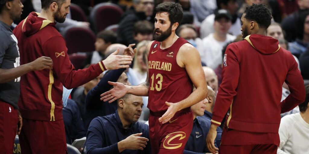 Ovación para Ricky Rubio en otra noche sin minutos para Willy Hernangómez