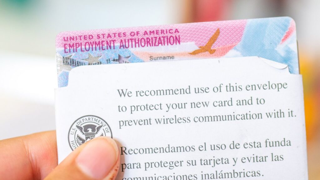 Para solicitantes de asilo, pedir el permiso de trabajo ahora será un poco más fácil