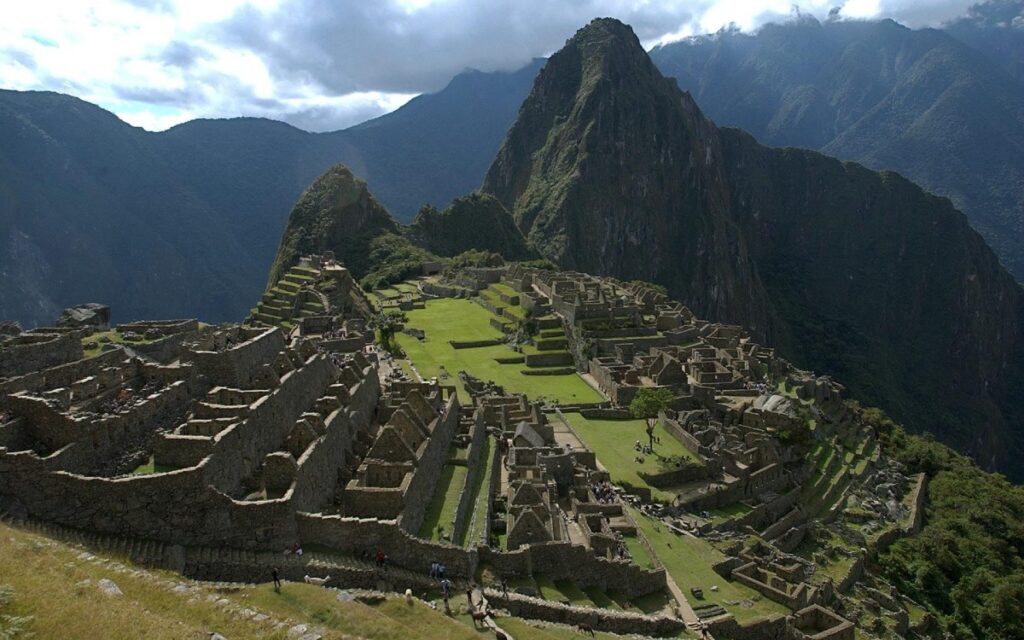 Perú: Machu Picchu cierra sus puertas ante protestas