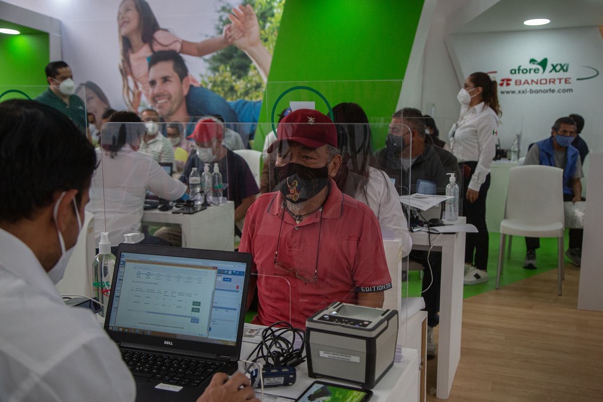 Pocas ganancias y récord de retiros por desempleo: 2022, uno de los peores años para las Afores