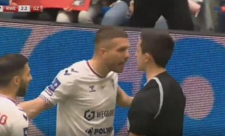 Podolski, expulsado en su propio torneo benéfico