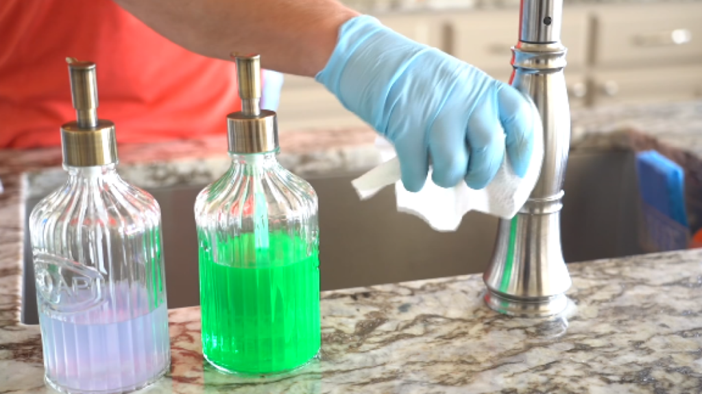 Podría ser mortal la mezcla de vinagre y cloro para tu limpieza