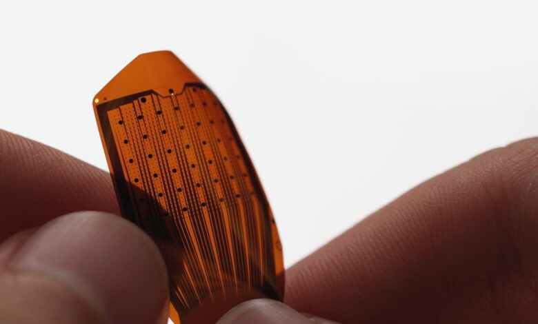 Precision Neuroscience está haciendo que los implantes cerebrales sean más seguros, inteligentes y reversibles