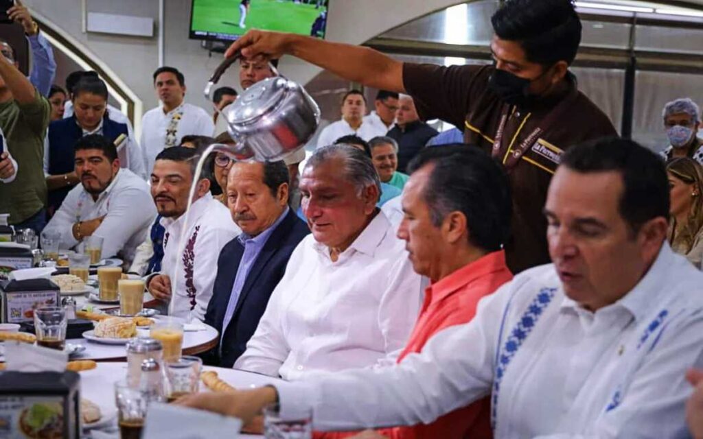 Que autoridades universitarias resuelvan caso Yasmin Esquivel, dice Adán Augusto