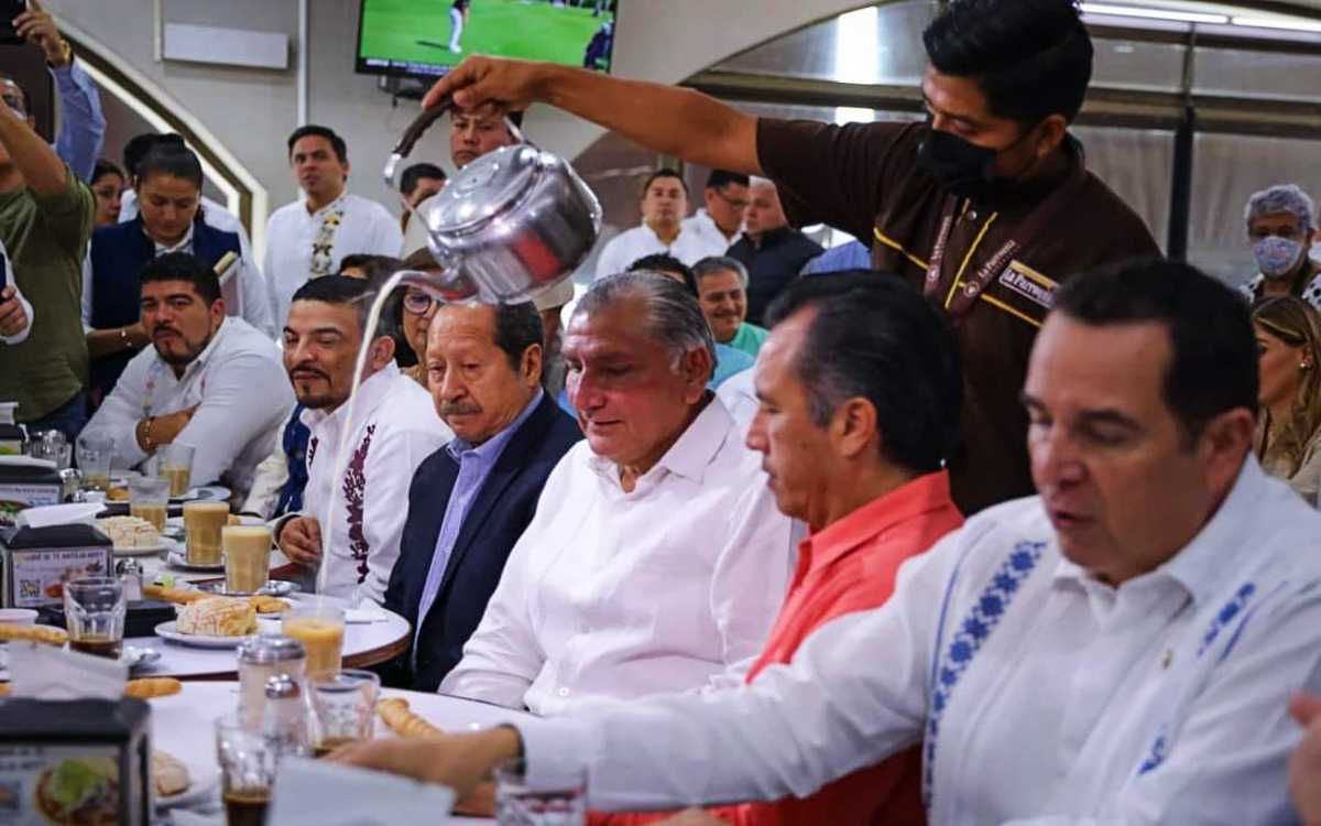 Que autoridades universitarias resuelvan caso Yasmin Esquivel, dice Adán Augusto