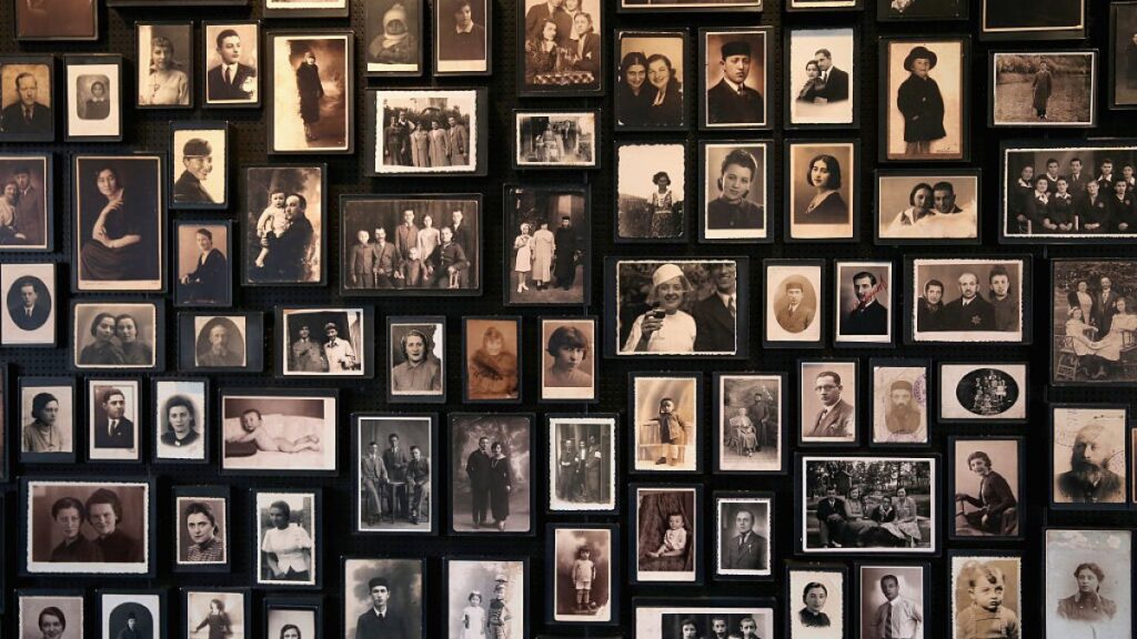 Recuerdan el Holocausto a 78 años de la liberación del campo de exterminio de Auschwitz