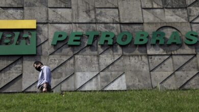 Renuncia presidente de Petrobras y deja cargo a elegido por Lula