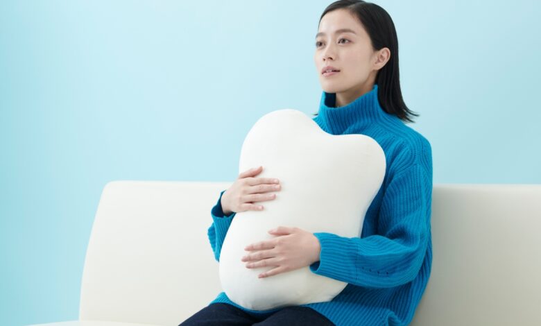 Respira junto con la almohada del robot.