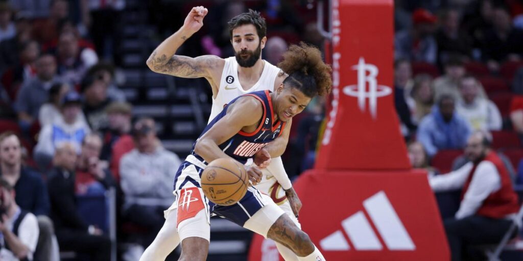 Ricky va para arriba, y Garuba, para abajo