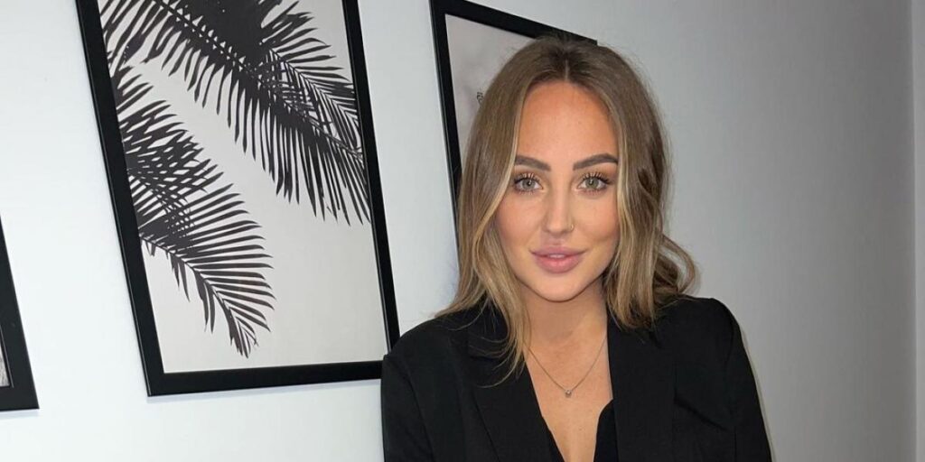 Rocío Flores inaugura el 2023 con un explosivo posado en 'topless'