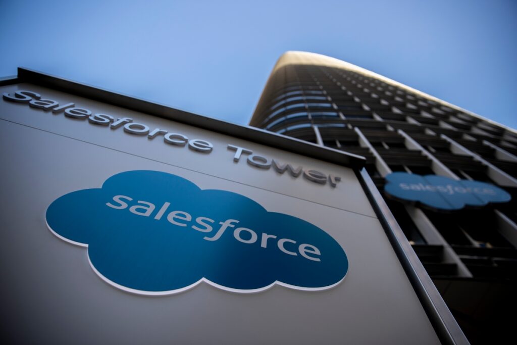 Salesforce reducirá la fuerza laboral en un 10% después de contratar a "demasiadas personas" durante la pandemia