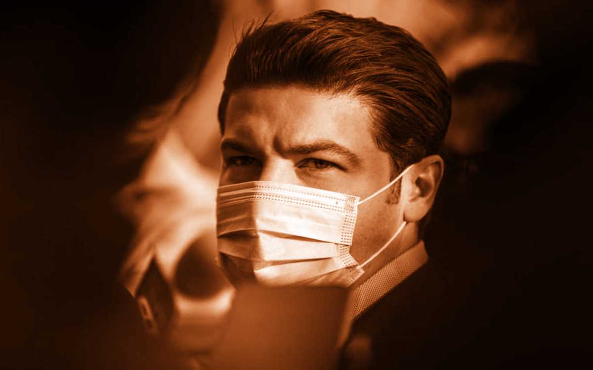 Samuel García inicia viaje para participar en Davos