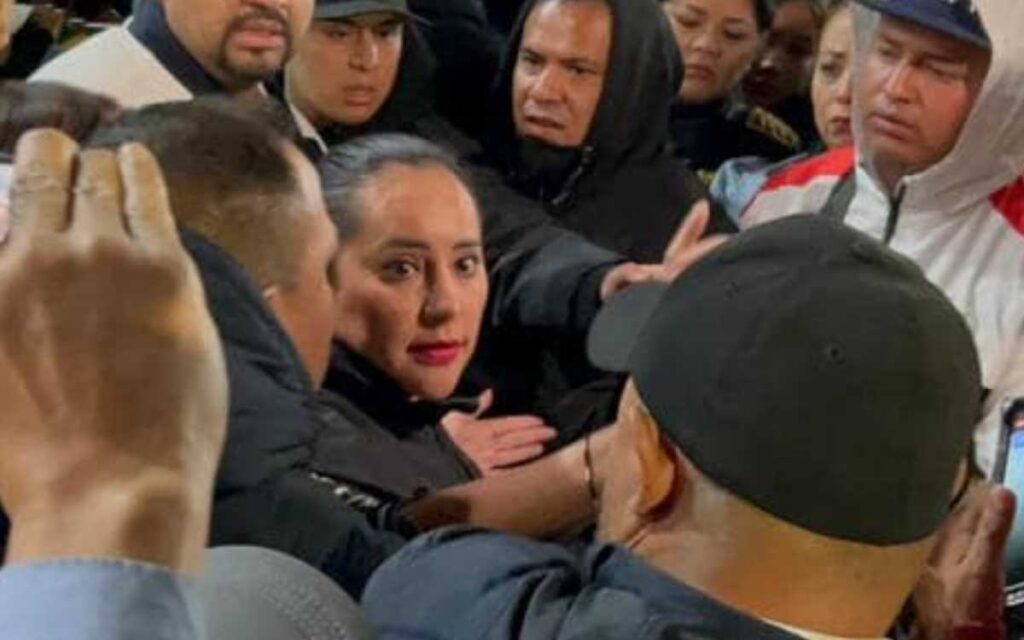 Sandra Cuevas niega propaganda, denuncia secuestro y encara a contralor