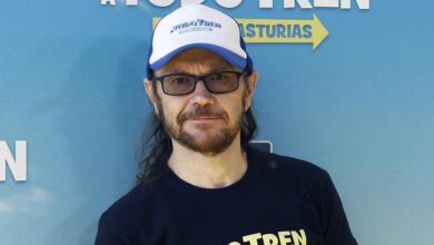 Santiago Segura aclara sus polémicos tuits contra VOX y Podemos