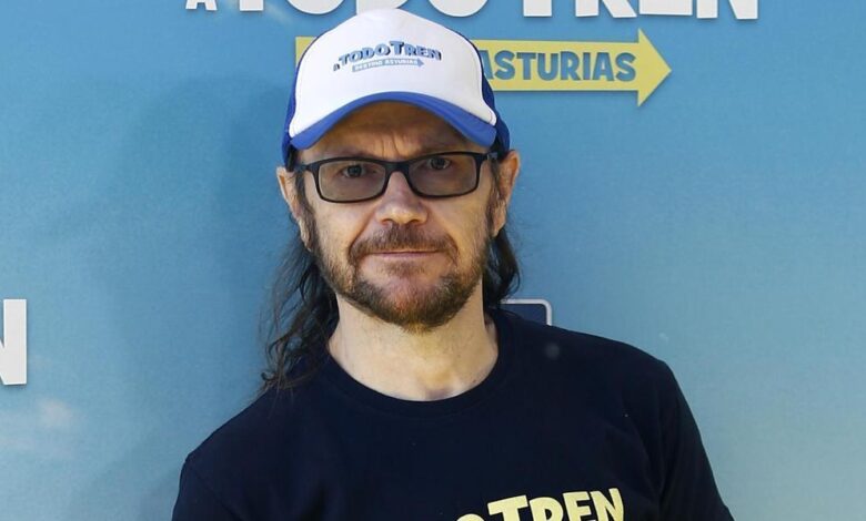 Santiago Segura aclara sus polémicos tuits contra VOX y Podemos