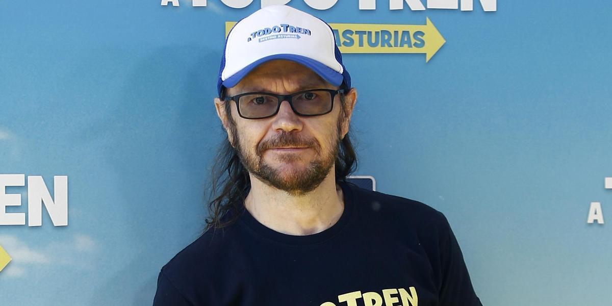 Santiago Segura aclara sus polémicos tuits contra VOX y Podemos