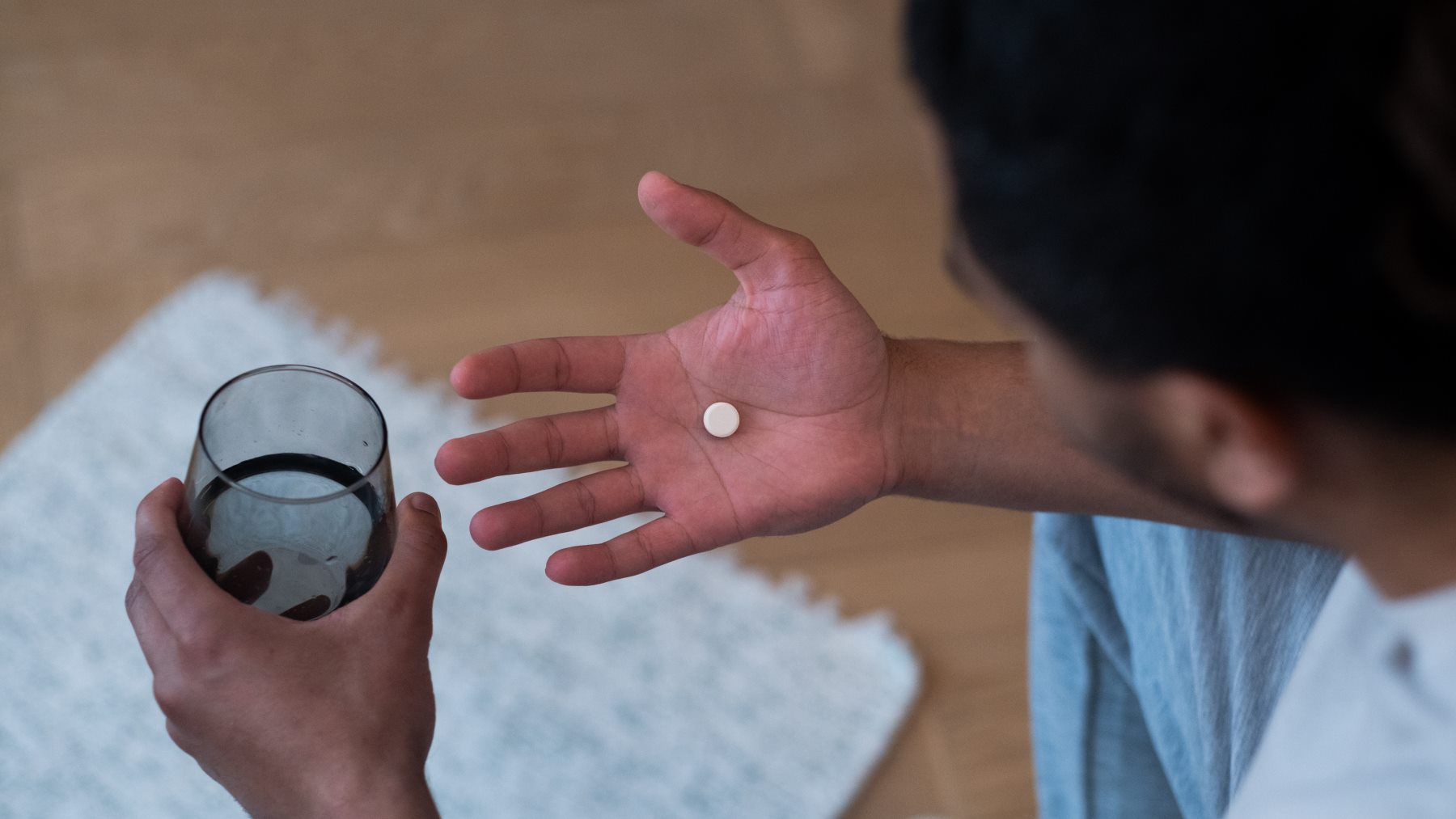 Si no eres capaz de tragarte una pastilla entera, este trucazo de la jeringuilla te interesa