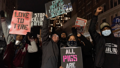 Suspenden a sexto policía por muerte de afroamericano en EU