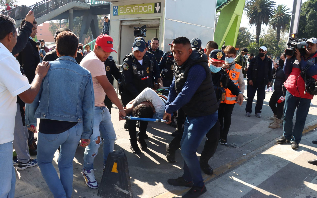 ‘Tome paracetamol y vaya a su casa’, así recibió atención médica Juventino tras choque en Línea 3 del Metro | Video