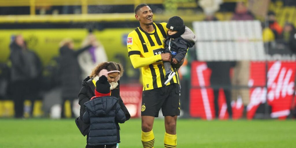 Triunfo de la insistencia del Dortmund con Haller ya en el campo