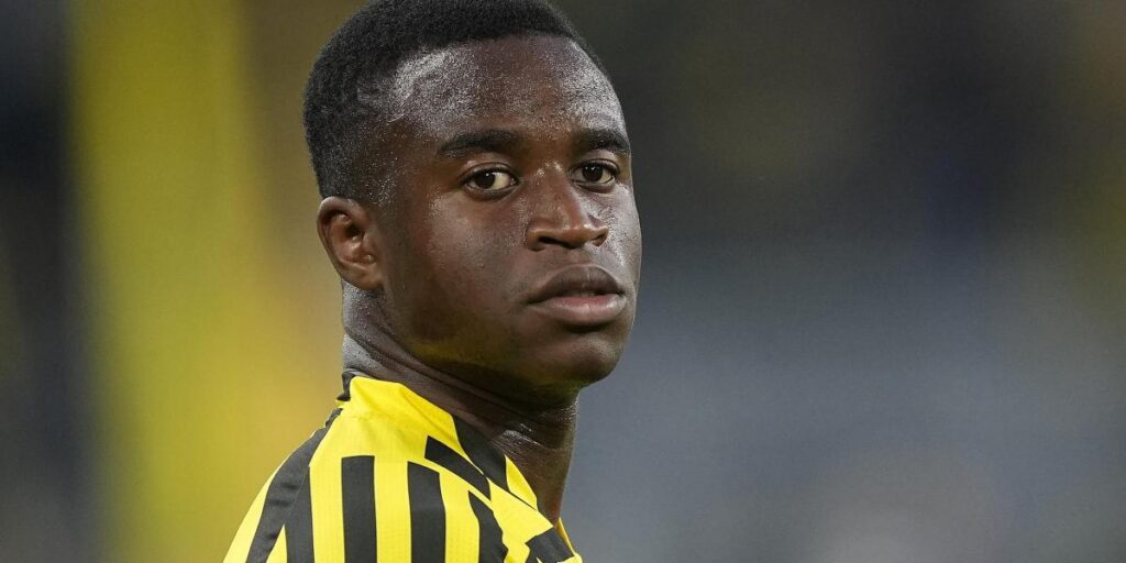 Ultimátum del Borussia Dortmund a Moukoko