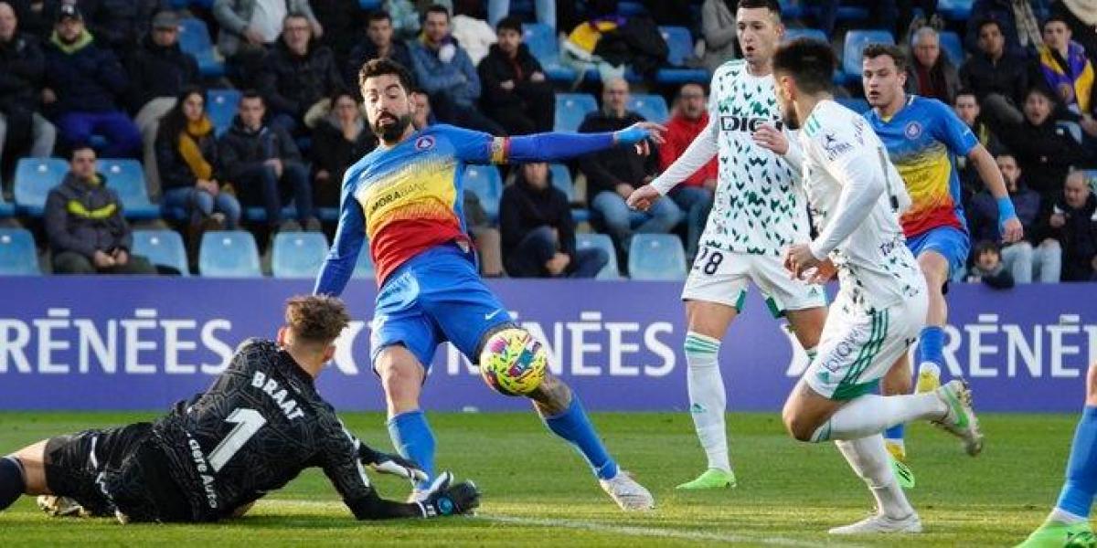 Un doblete de Almpanis y un golazo de Bakis dan la victoria al Andorra