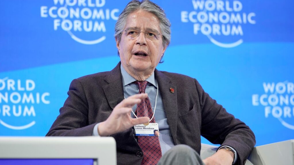 Un escándalo de corrupción en Ecuador salpica al círculo cercano al presidente Lasso