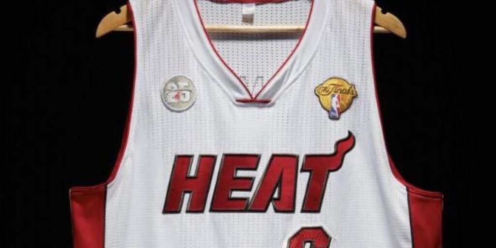 Una camiseta de LeBron, vendida por 3,68 millones de dólares