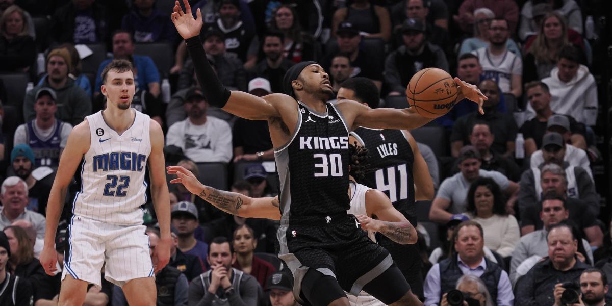 Unos inspirados Kings arrollan a los Magics desde el perímetro