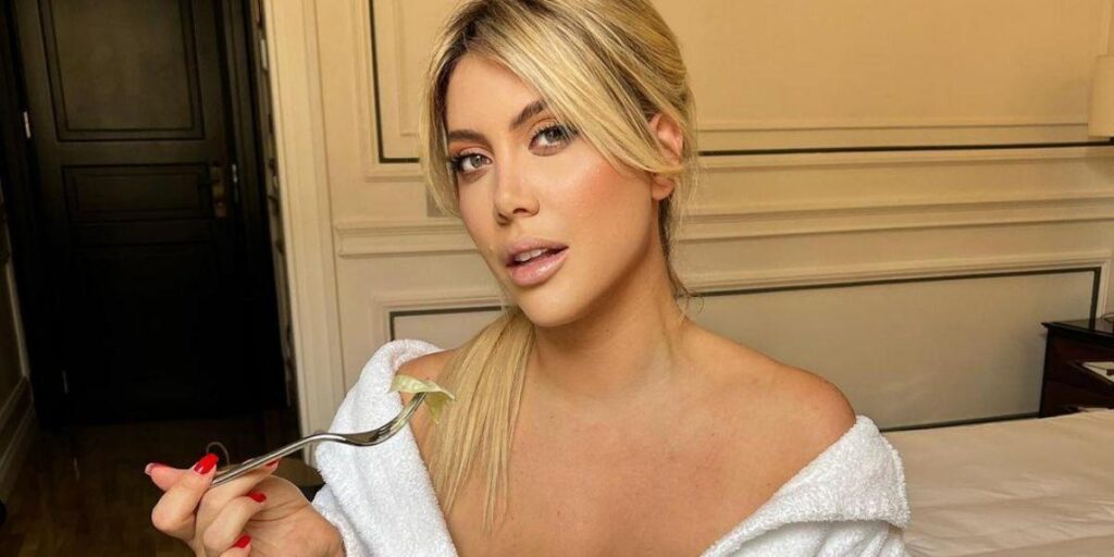 Wanda Nara 'prende' Instagram con un posado semidesnuda