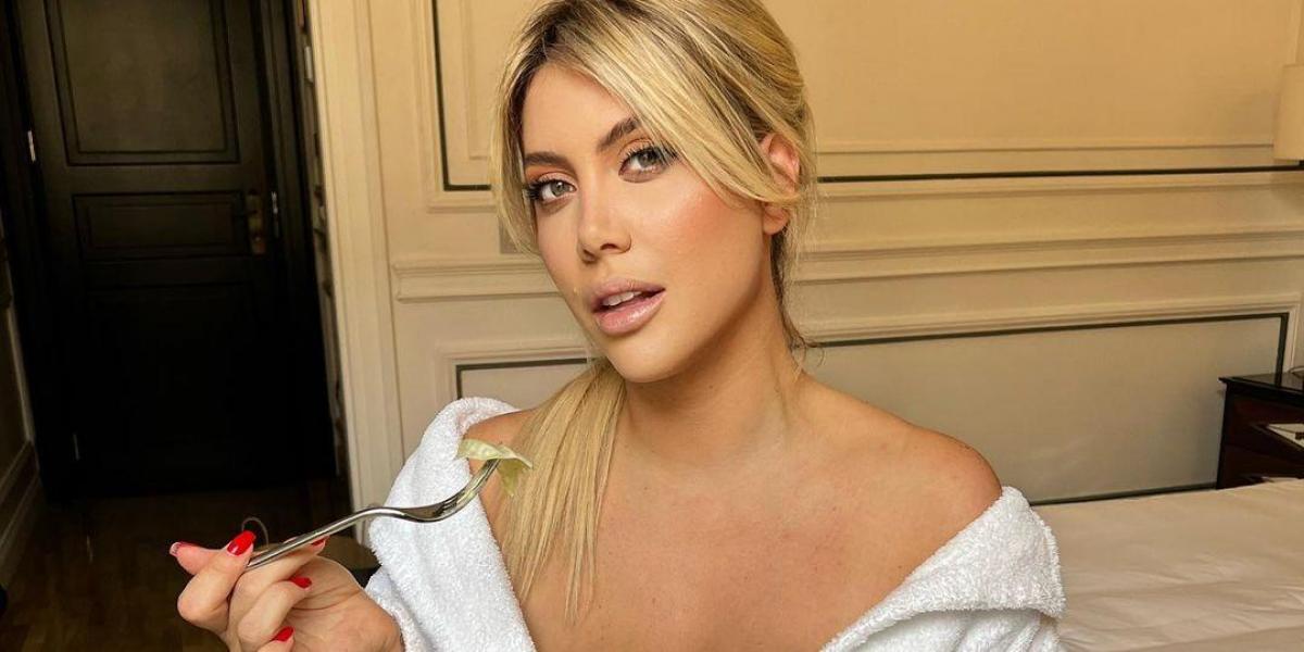 Wanda Nara 'prende' Instagram con un posado semidesnuda