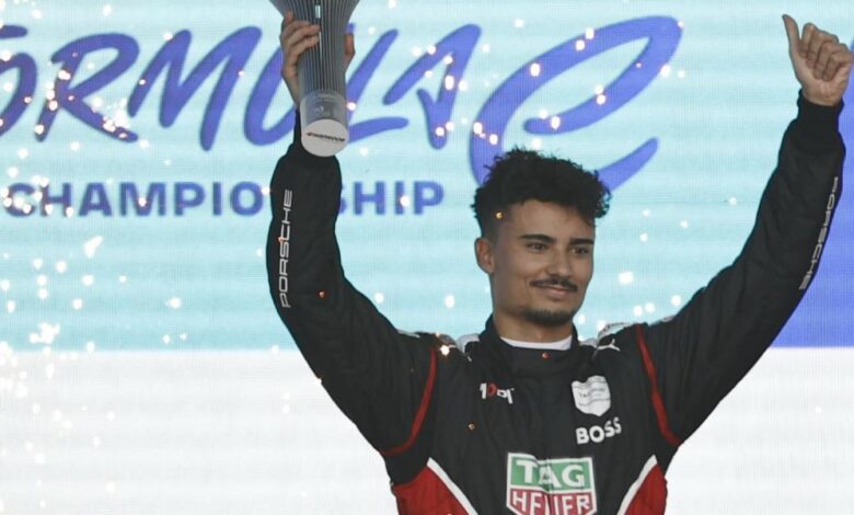 Wehrlein se impone a Dennis en la primera de las carreras de Diriyah