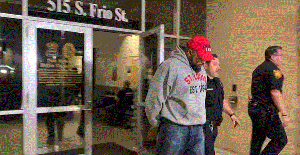 arrestan a maestro por sospecha de enviar contenido sexual a menor