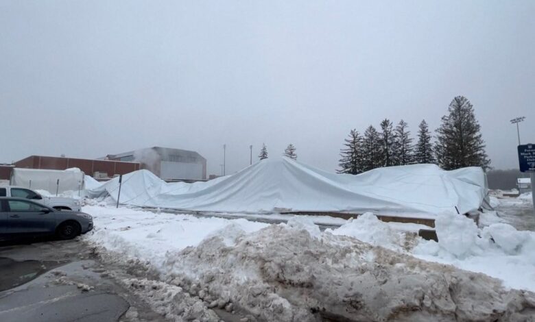 fuertes nevadas derriban las instalaciones deportivas de la Universidad de Maine