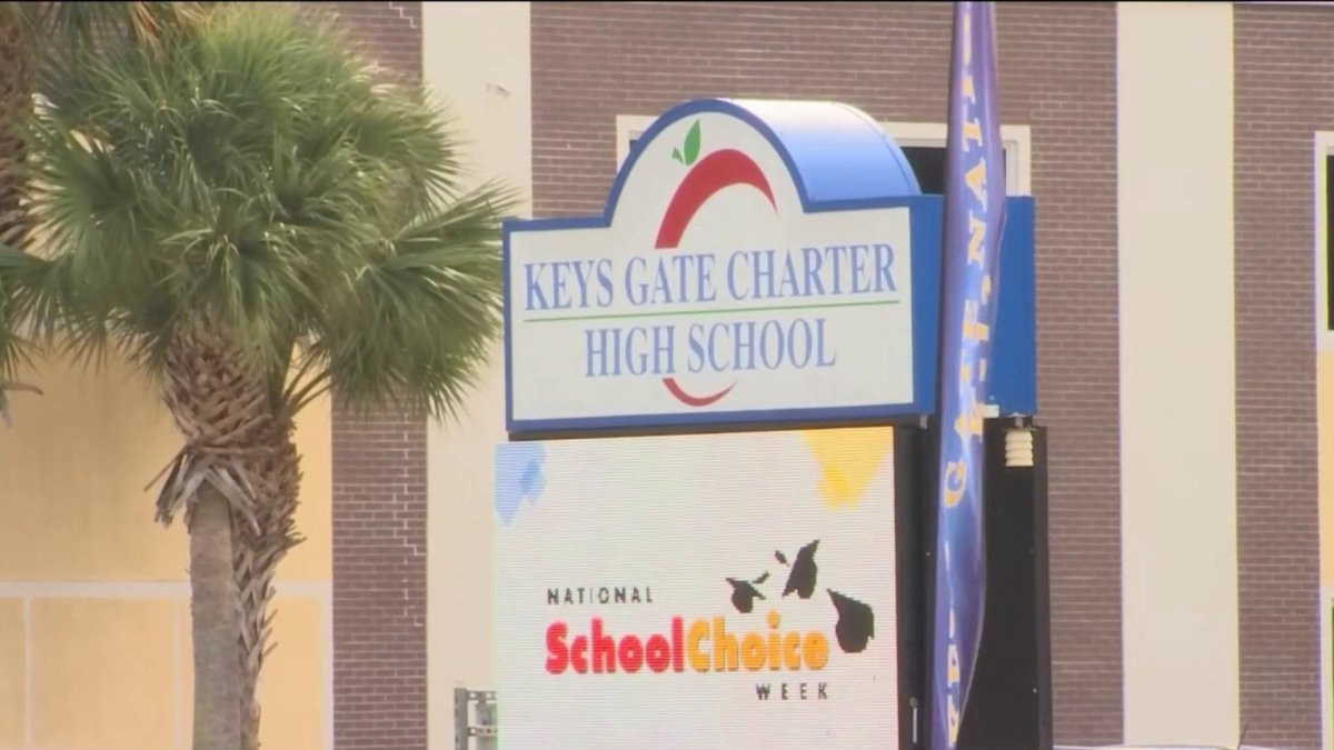 hallan pistola en la mochila de estudiante de preescolar