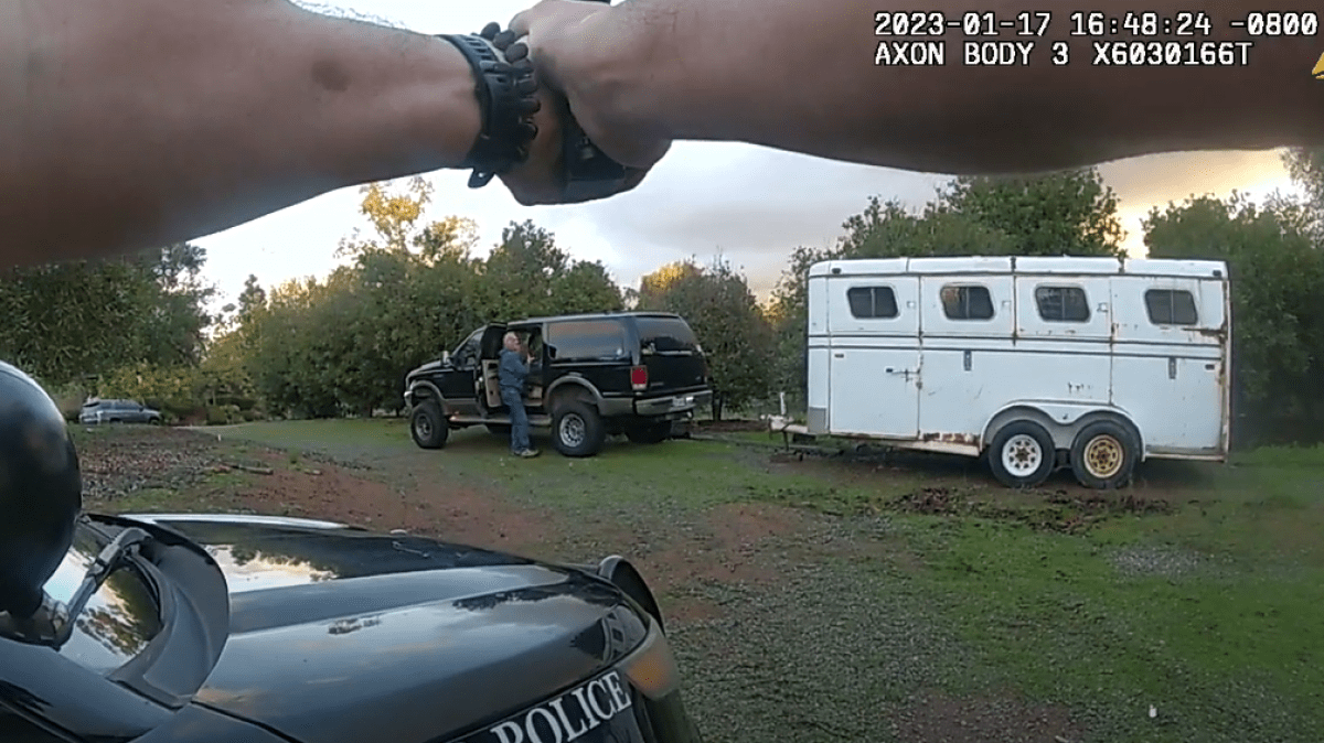 oficiales de SDPD abren fuego contra sospechoso en Crest