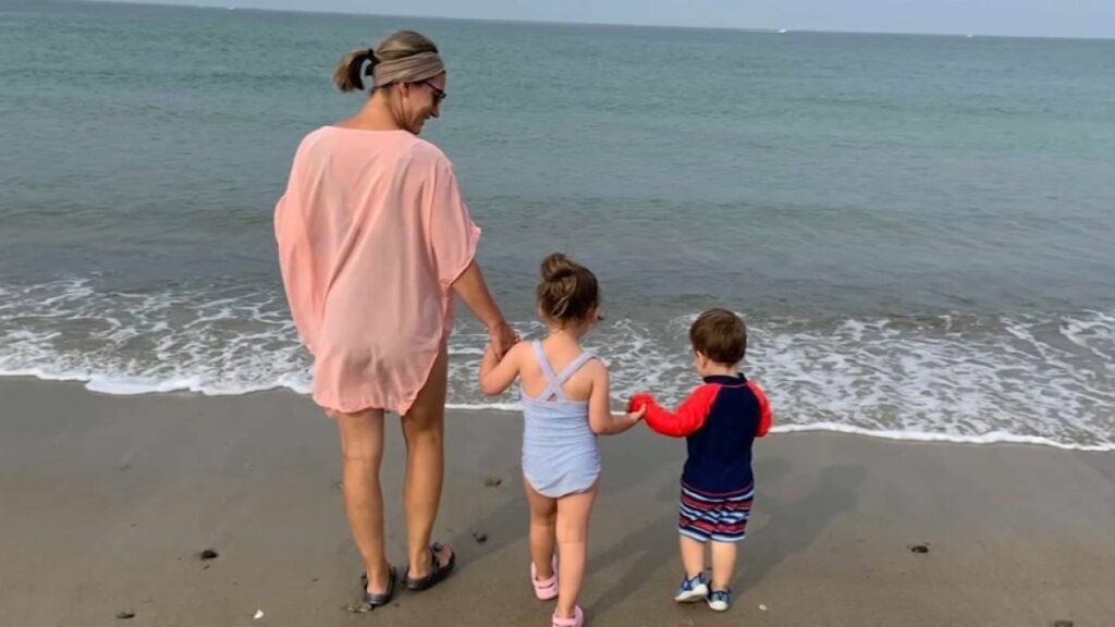 padre de Duxbury pide que perdonen a su esposa acusada de matar a sus tres hijos