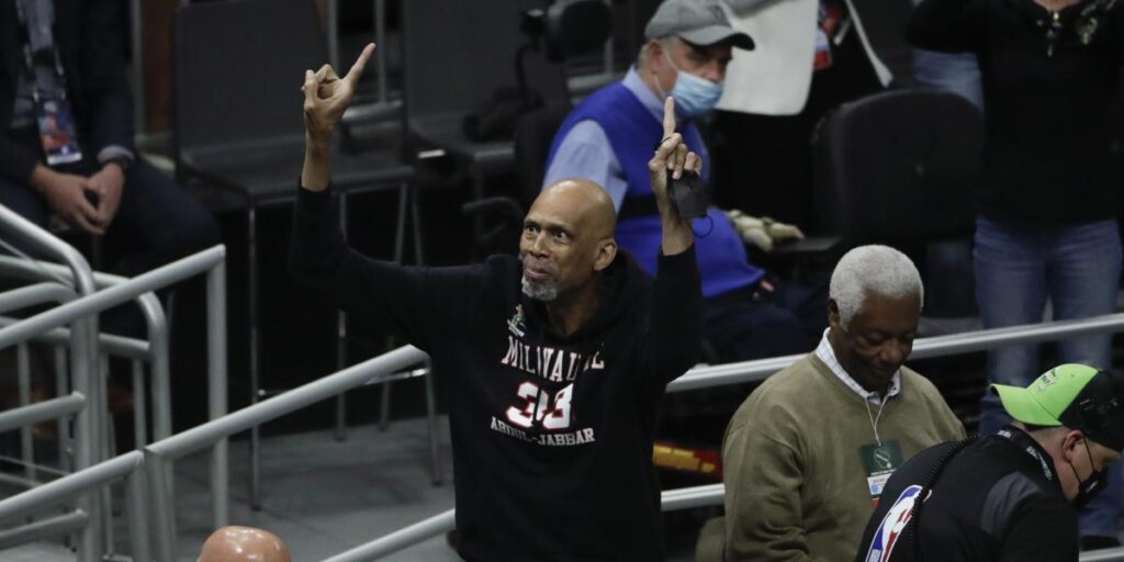¡Vaya pedrusco! El enorme detalle de los Lakers con Kareem Abdul-Jabbar