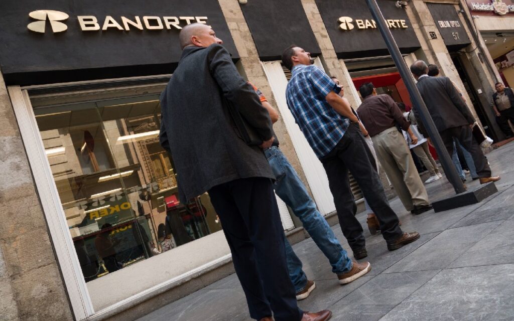 ¿Abrirán los bancos este lunes 6 febrero?  