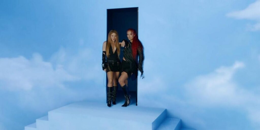 ¿Qué significa el final del videoclip de Shakira y Karol G?