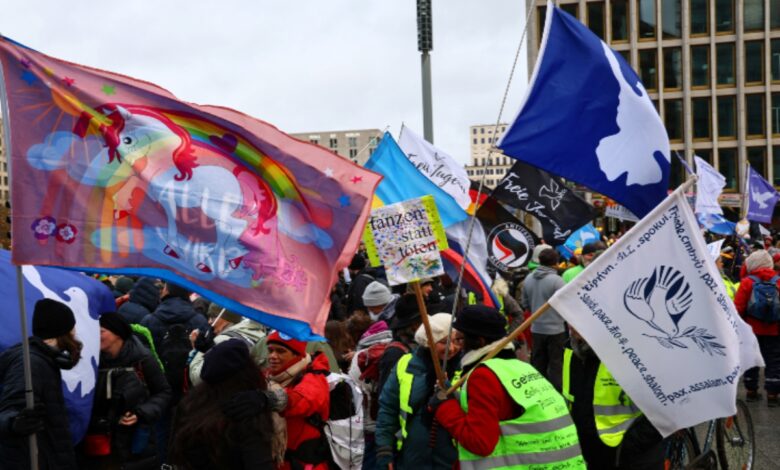 10,000 personas se unen a la controversial 'Marcha por la Paz' en Berlín