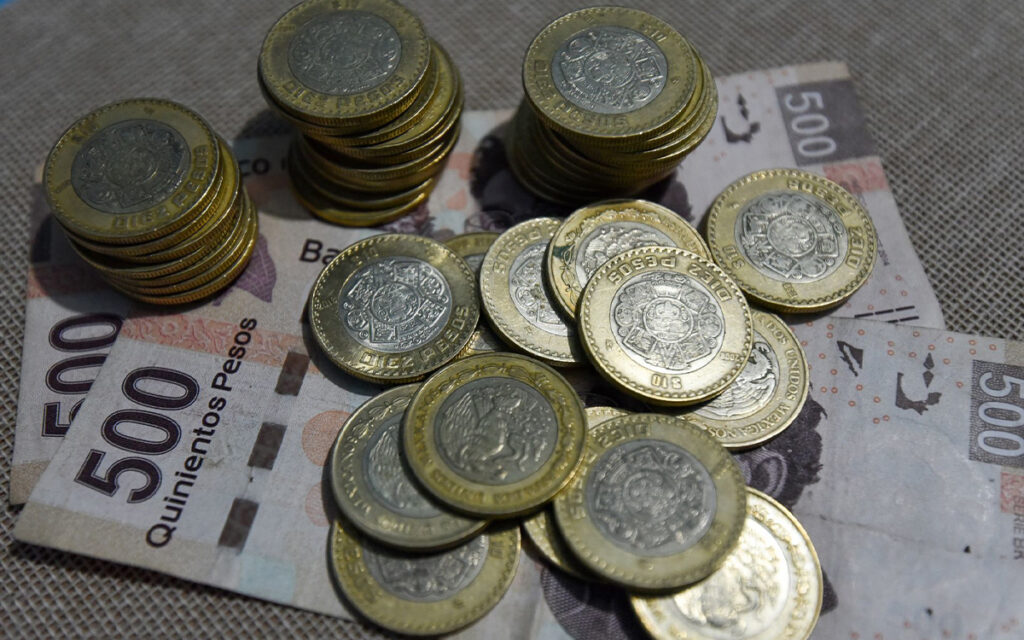 Expertos suben a 1% previsión de crecimiento de México para 2023: Banxico | Video