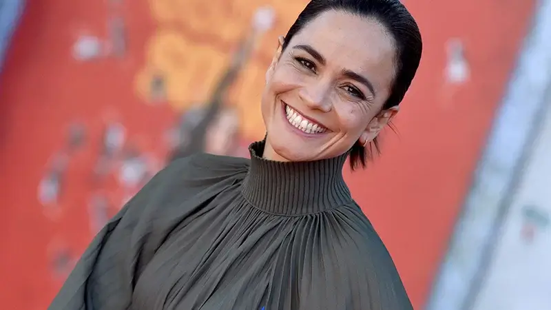 Alice Braga Esposa de la casa Netflix Película