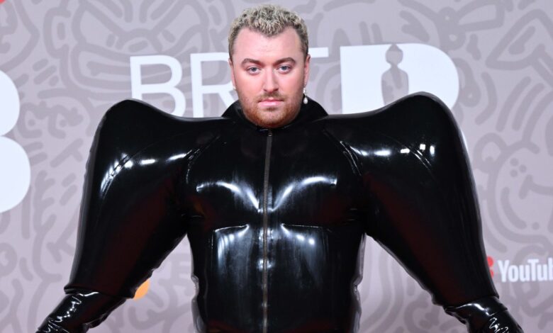 Sam Smith se vuelve viral con su atuendo en los Brit Awards